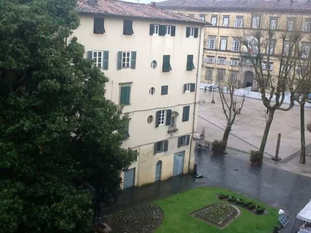 Fittasi camere in appartamento in centro storico a Lucca