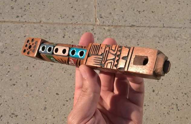 Flauto in legno decorato