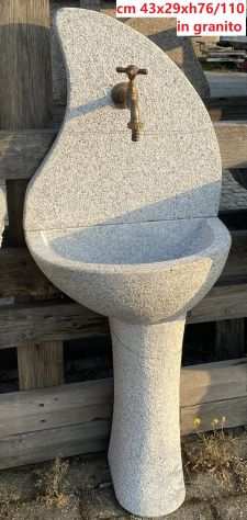 Fontana a muro in pietra granito