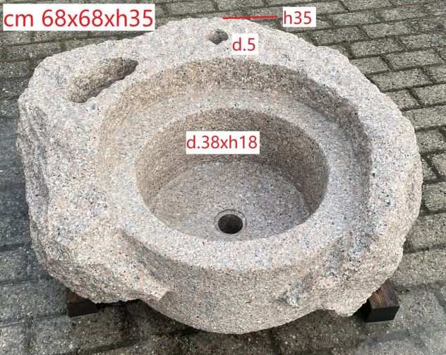 Fontana in pietra granito