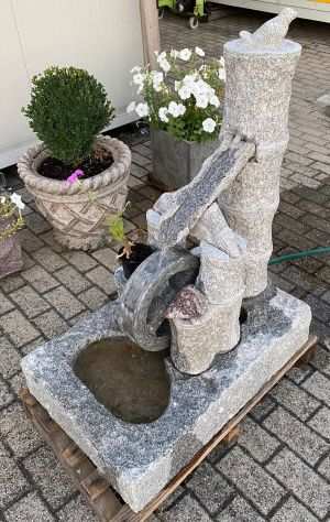 Fontana mulino ad acqua in pietra granito