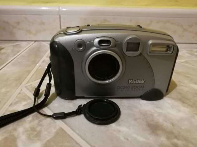 Fotocamera Kodak DC 240 Una delle prime Fotocamere digitali, la Kodak DC 240 usa