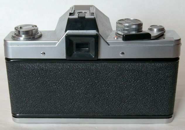 Fotocamera PRAKTICA LTL 3 (n. 2 fotocamere) e flash Metz 18 BC2 accessorio.