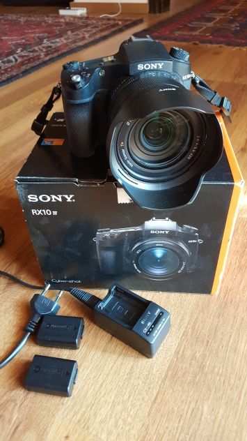 fotocamera professionale bridge Sony RX 10 mark IV.
