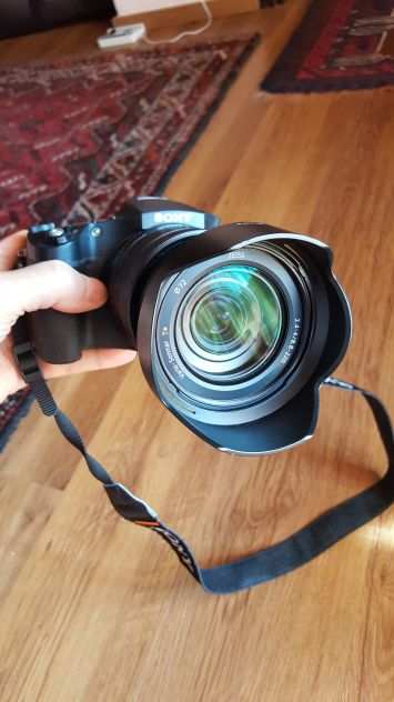 fotocamera professionale bridge Sony RX 10 mark IV.