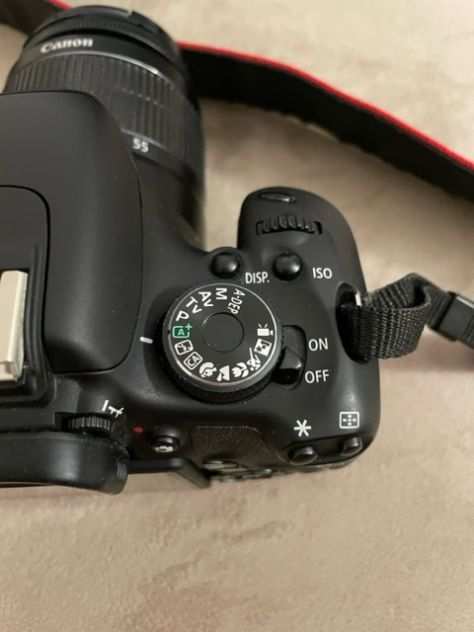 Fotocamera Reflex Canon 600 D con obiettivo 18-55 mm