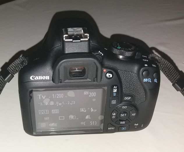Fotocamera reflex digitale Canon 2000D (in garanzia)