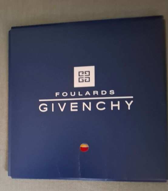 foulard Givenchy in seta fatto a mano con scatola originale