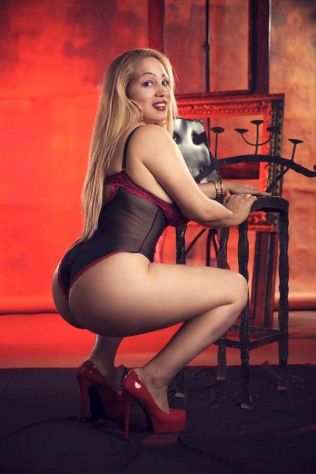 Francavilla mare DOLCE SIMPATICA MASAGGIATRICE ESEGUE MASAGGIO CORPO SU CORPO.