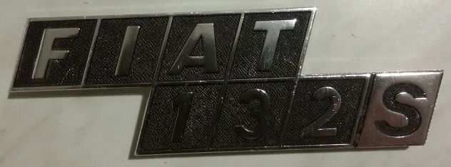 Fregio scritta Fiat 132S in metallo con due viti da montare come nuovo