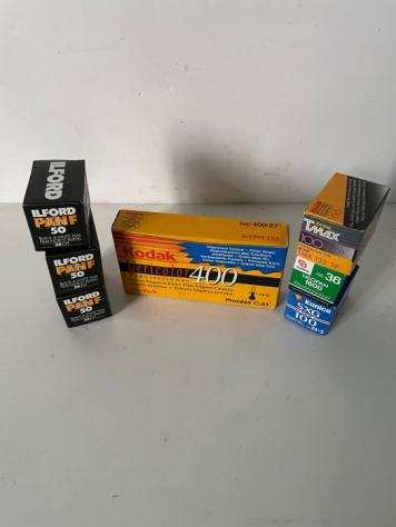Fuji, Ilford, Kodak Lotto di pellicole scadute 35mm e 120 Pellicola inutilizzata