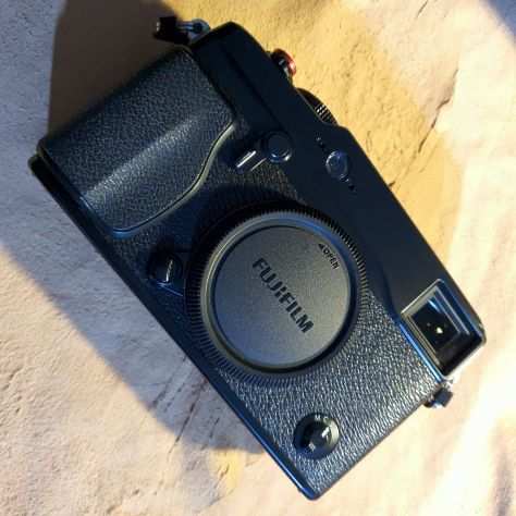 Fujifilm X-Pro1 Bellissima con diversi accessori e due batterie nuove