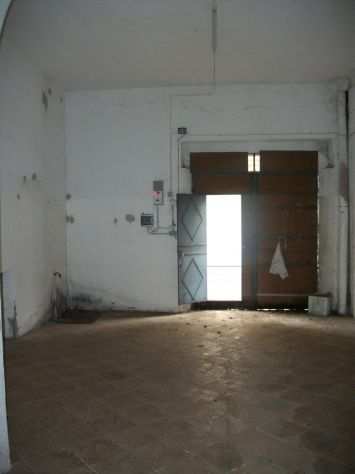 Garage deposito magazzino di 80 m2 viale san Francesco via Marconi