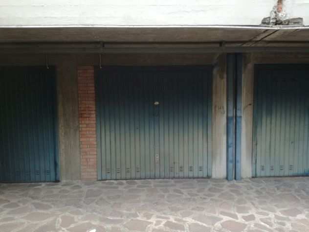 Garage in affitto a Bologna ndash Corticella via Byron