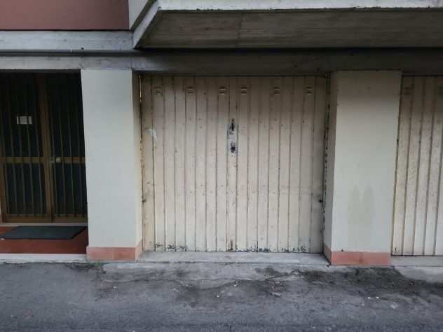Garage in condominio a Pisa (frazione Riglione)