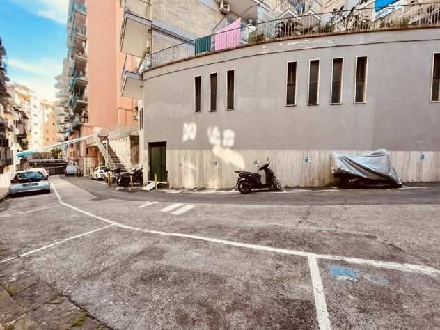 Garage in via Giacinto Gigante