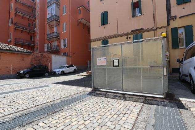 Garage  Posto Auto in vendita a Bologna, Costa Saragozza