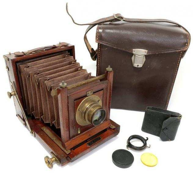 G.B. Mignone small 8x10cm walnut wood field bellows italian camera made in Alessandria Italy