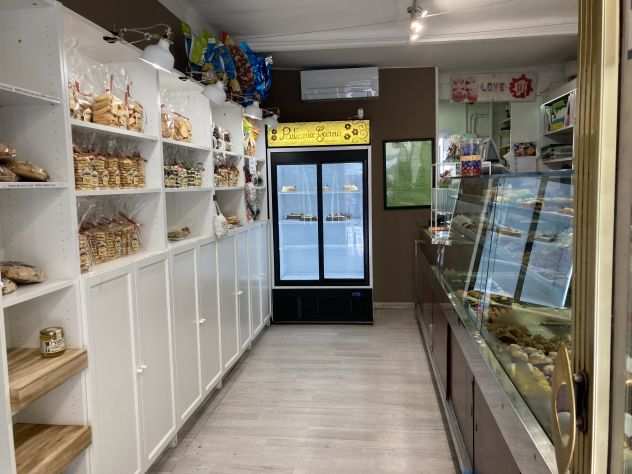 GENOVA - MOLASSANA. CEDESI LABORATORIO DI PASTICCERIA.