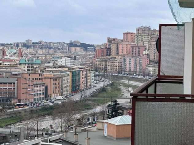 Genova zona Staglieno luminosi 65 mq con due balconi
