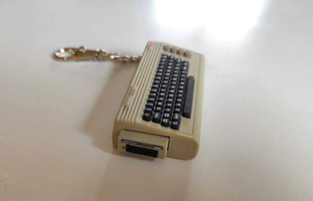 GIOCHI COMMODORE 64  DRIVE 1541 USB MEMORY STICK CHIAVETTA USB 16 GB