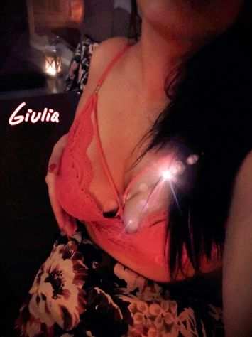 GIULIA BELLEZZA ITALIANA TUTTA DA SCOPRIRE