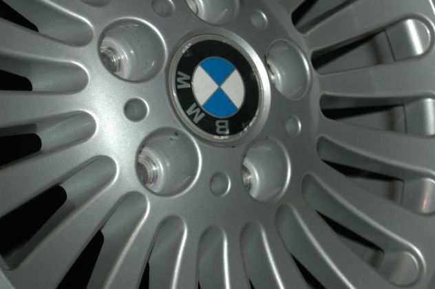 Gomme con cerchi in lega originali BMW per serie 520