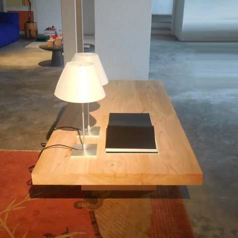 grande tavolino in cedro, coffee table,lampade da lettura,Luceplan,poltrone