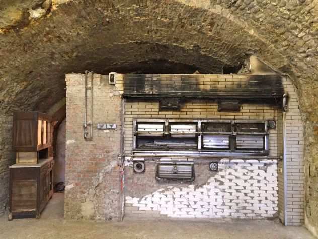 Grotta, antico forno, locale commerciale