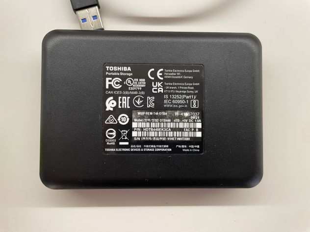 Hard disk esterno portatile 4 TB TOSHIBA HDTB440EK3CA Canvio Basics