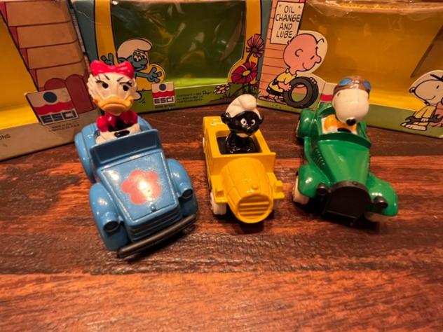 Hasbro  Esci Non in scala - 4 - Modellino di auto - Comic figure cars - Disney, Peanuts, Puffi