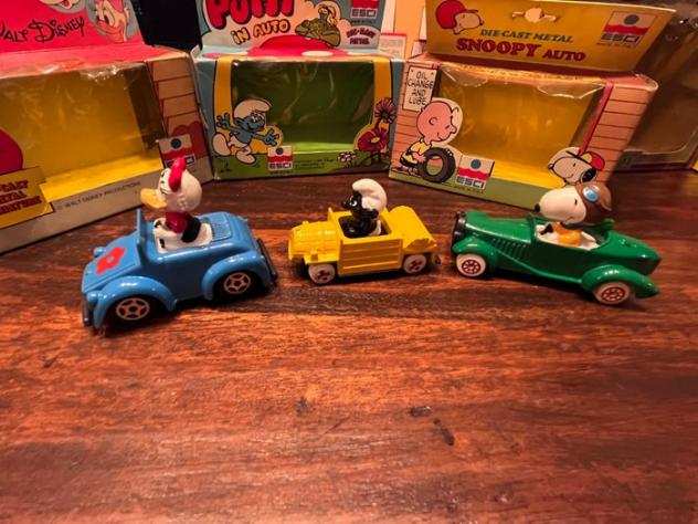 Hasbro  Esci Non in scala - 4 - Modellino di auto - Comic figure cars - Disney, Peanuts, Puffi