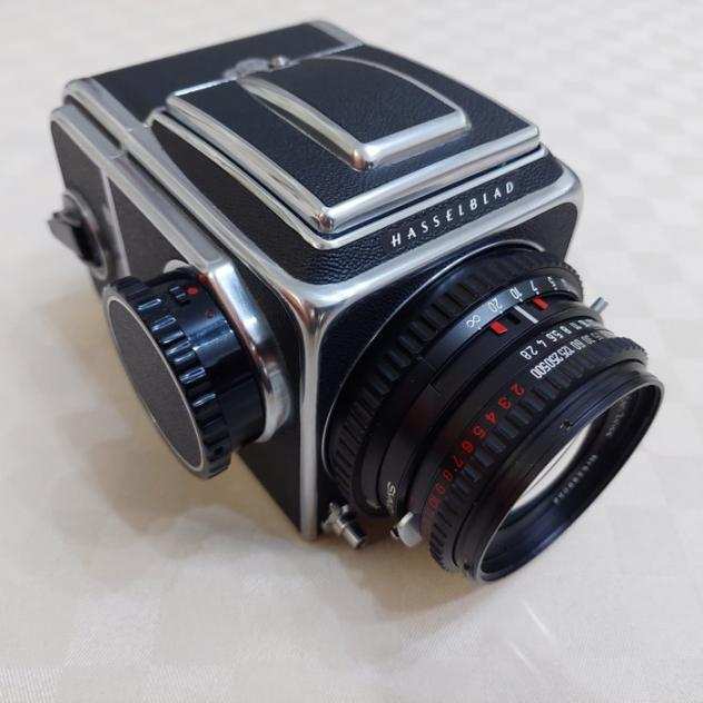 Hasselblad 500 CM  Carl Zeiss Planar 80mm F2.8 T 120  fotocamera medio formato