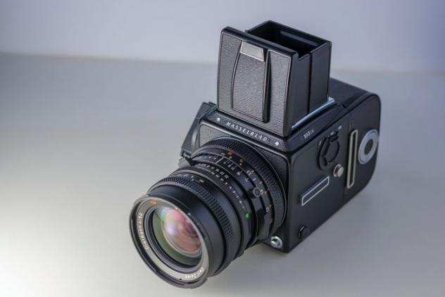 Hasselblad 503cx  Carl Zeiss Distagon T f4 50mm CF - FLE  acc.  Fotocamera medio formato