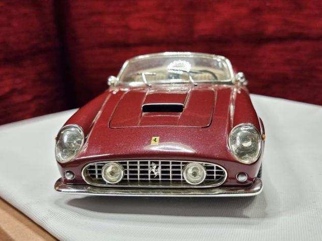 Hot Wheels 118 - 1 - Modellino di auto sportiva - Ferrari 250 GT California