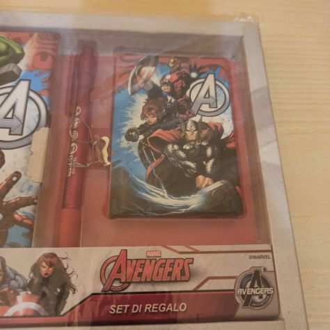 Idea regalo kit AVENGERS marvel agenda