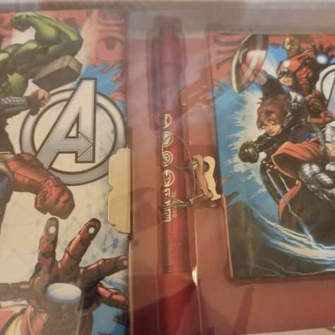 Idea regalo kit AVENGERS marvel agenda