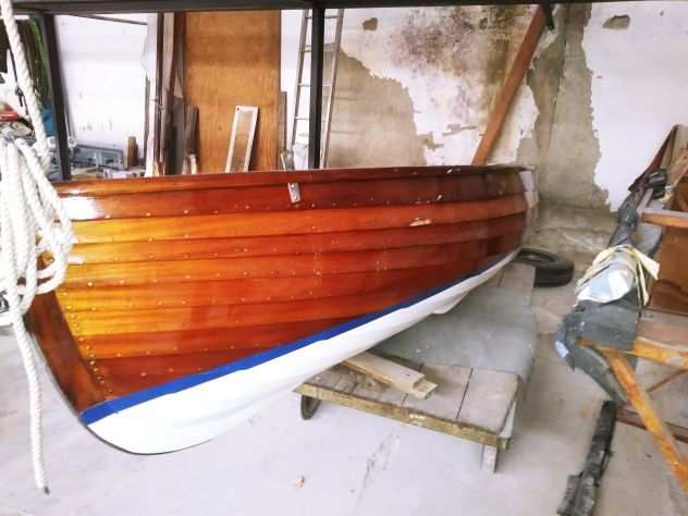 Imbarcazione in legno Dinghy dellanno 1940