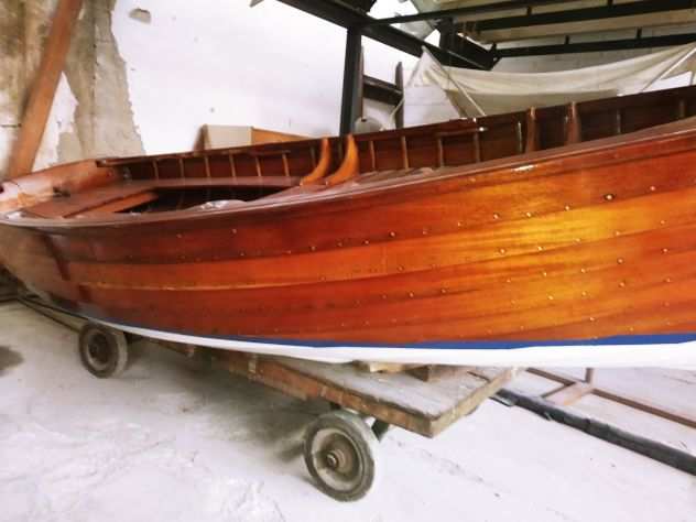 Imbarcazione in legno Dinghy dellanno 1940
