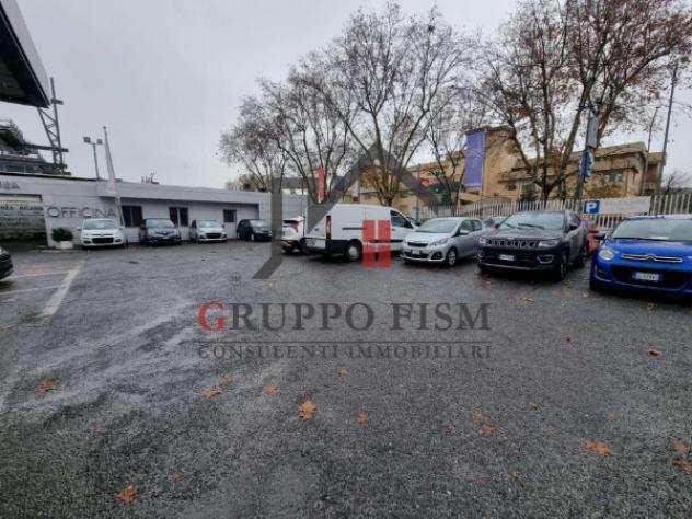 Immobile di 1650 msup2 con piugrave di 5 locali in affitto a Roma