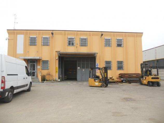 Immobile di 1820 msup2 con 1 locale in vendita a Solaro