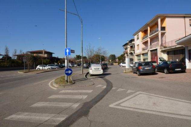 Immobile di 250 msup2 con 1 locale in affitto a Bedizzole