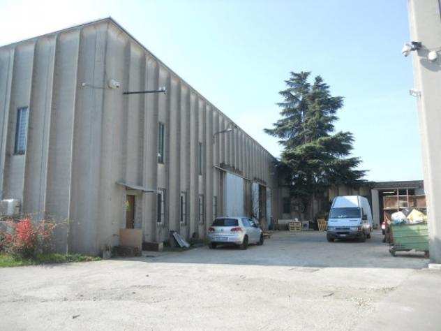 Immobile di 3500 msup2 con 5 locali in vendita a Cornaredo