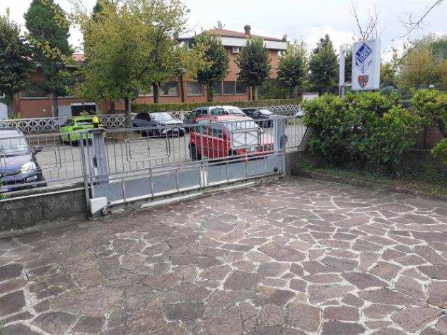 Immobile di 420 msup2 con 1 locale in affitto a Modena