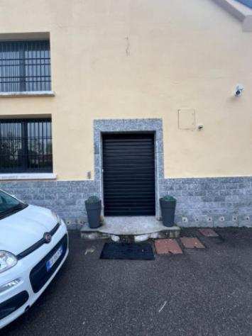 Immobile di 500 msup2 con piugrave di 5 locali in vendita a Milano