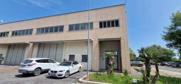 Immobile di 544 msup2 con 1 locale in vendita a Cesena