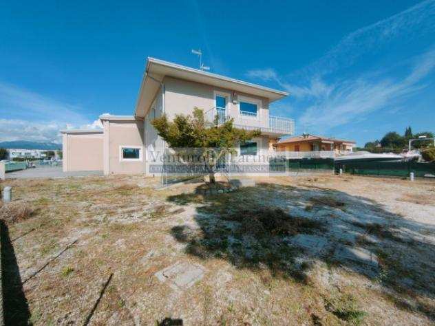 Immobile di 941 msup2 con 1 locale in vendita a Manerba del Garda