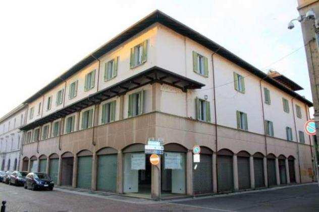 Immobile di 995 msup2 con piugrave di 5 locali in affitto a Vigevano