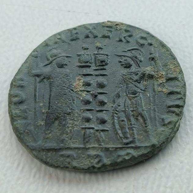 Impero romano. Lot de trois monnaies (Constance IIConstantin IerLicinius Ier)