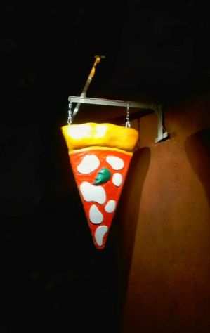 Insegna 3D spicchio di pizza a bandiera in vetroresina luminosa a ANCONA